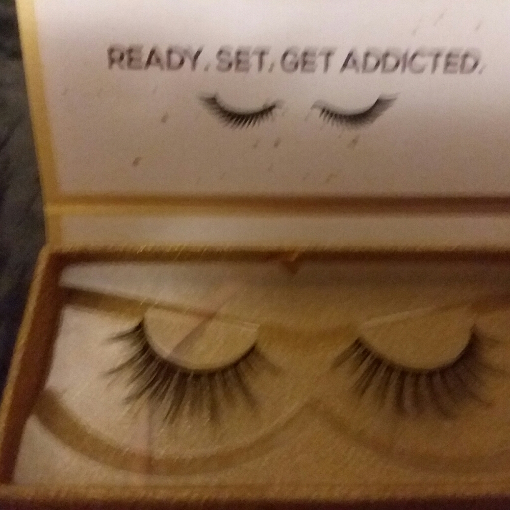 LASHAHOLIC EYELASHES - Picture 4 of 4